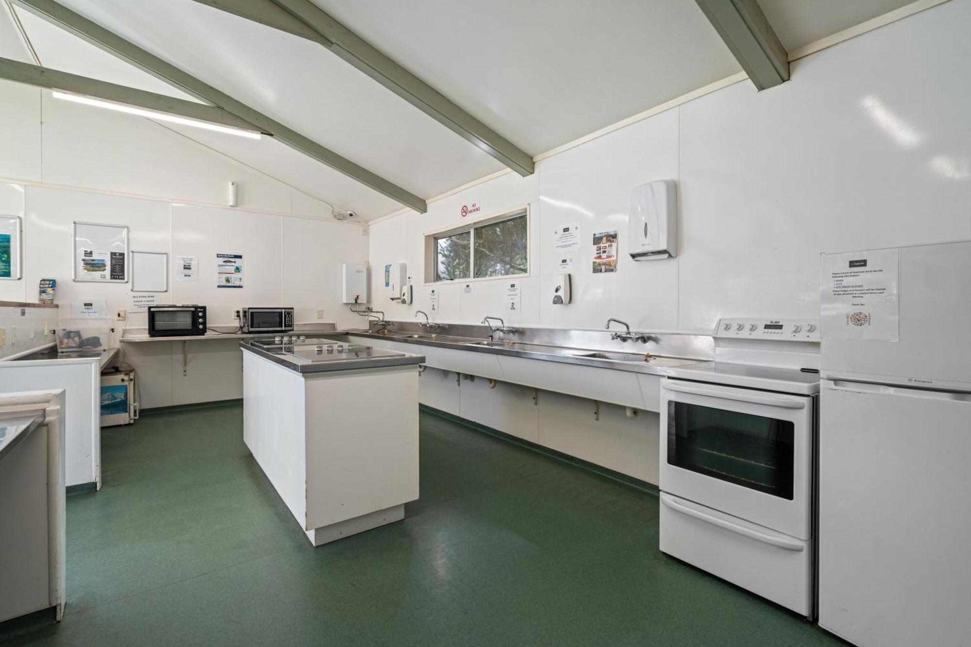 Tasman Holiday Parks Picton Exterior photo The kitchen at the station