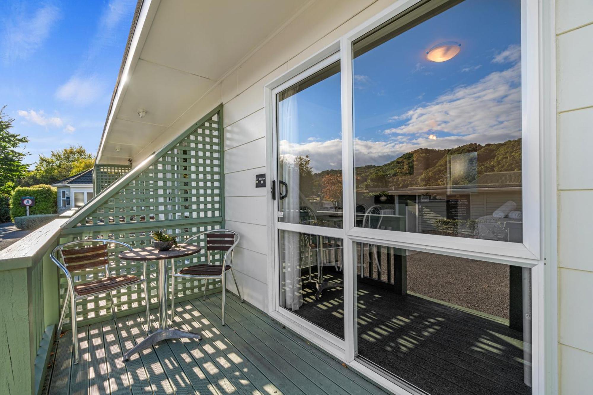 Tasman Holiday Parks Picton Exterior photo A sliding door