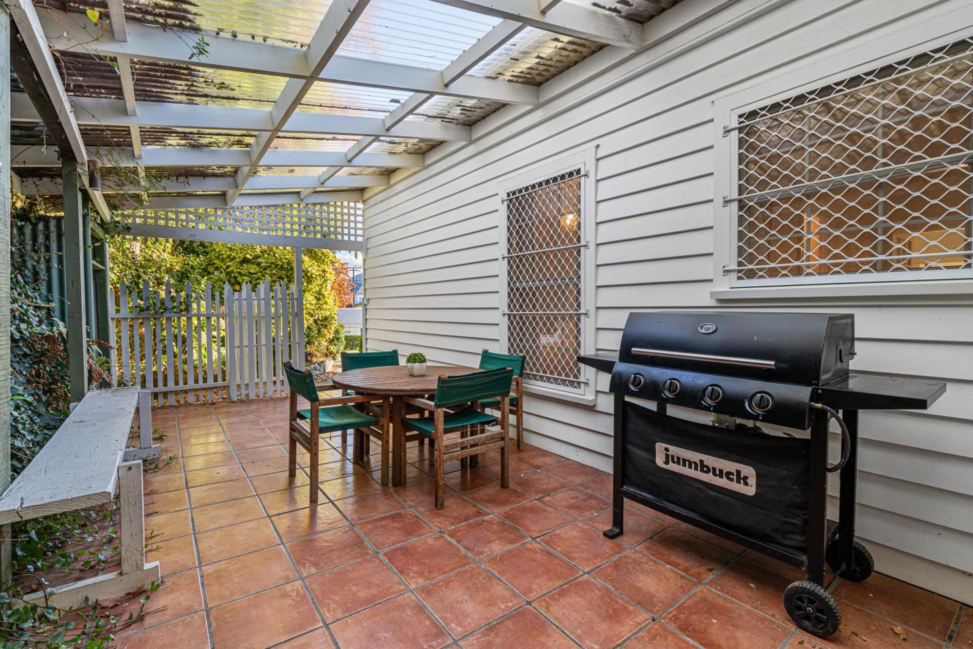 Tasman Holiday Parks Picton Exterior photo A backyard barbecue