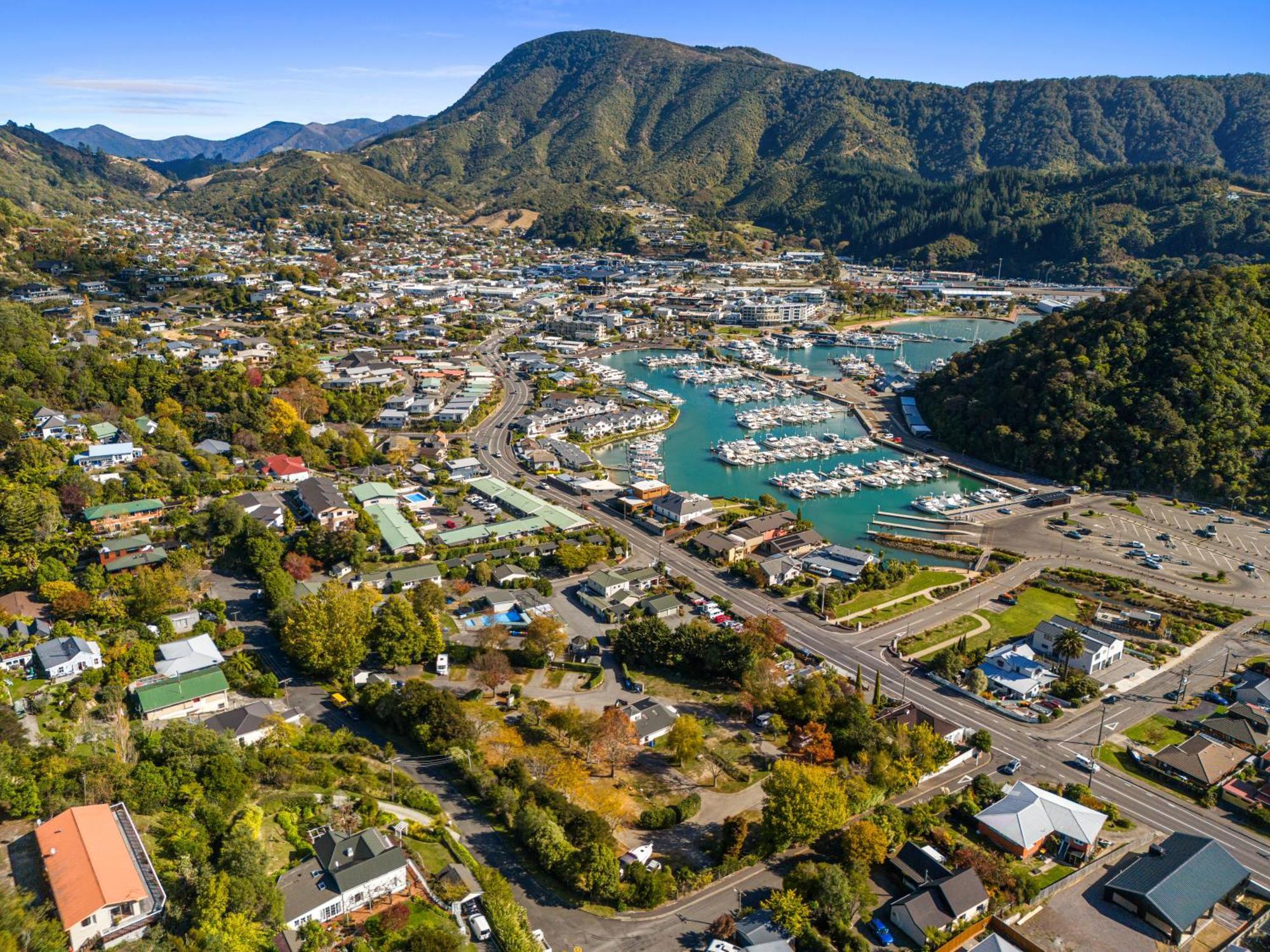 Tasman Holiday Parks Picton Exterior photo Aerial view of Akaroa