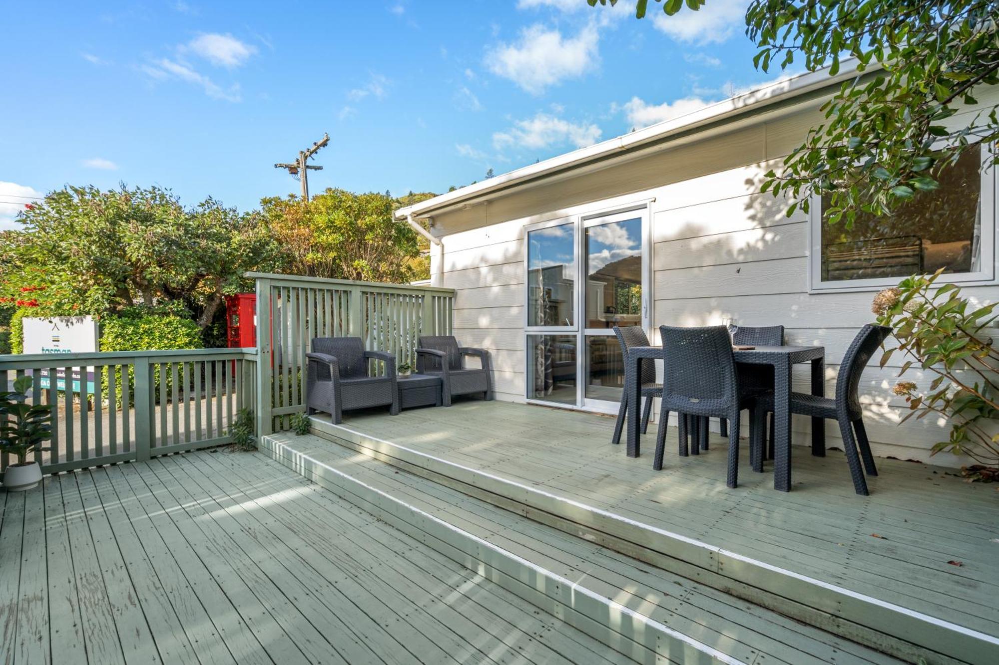 Tasman Holiday Parks Picton Exterior photo A deck in New Zealand