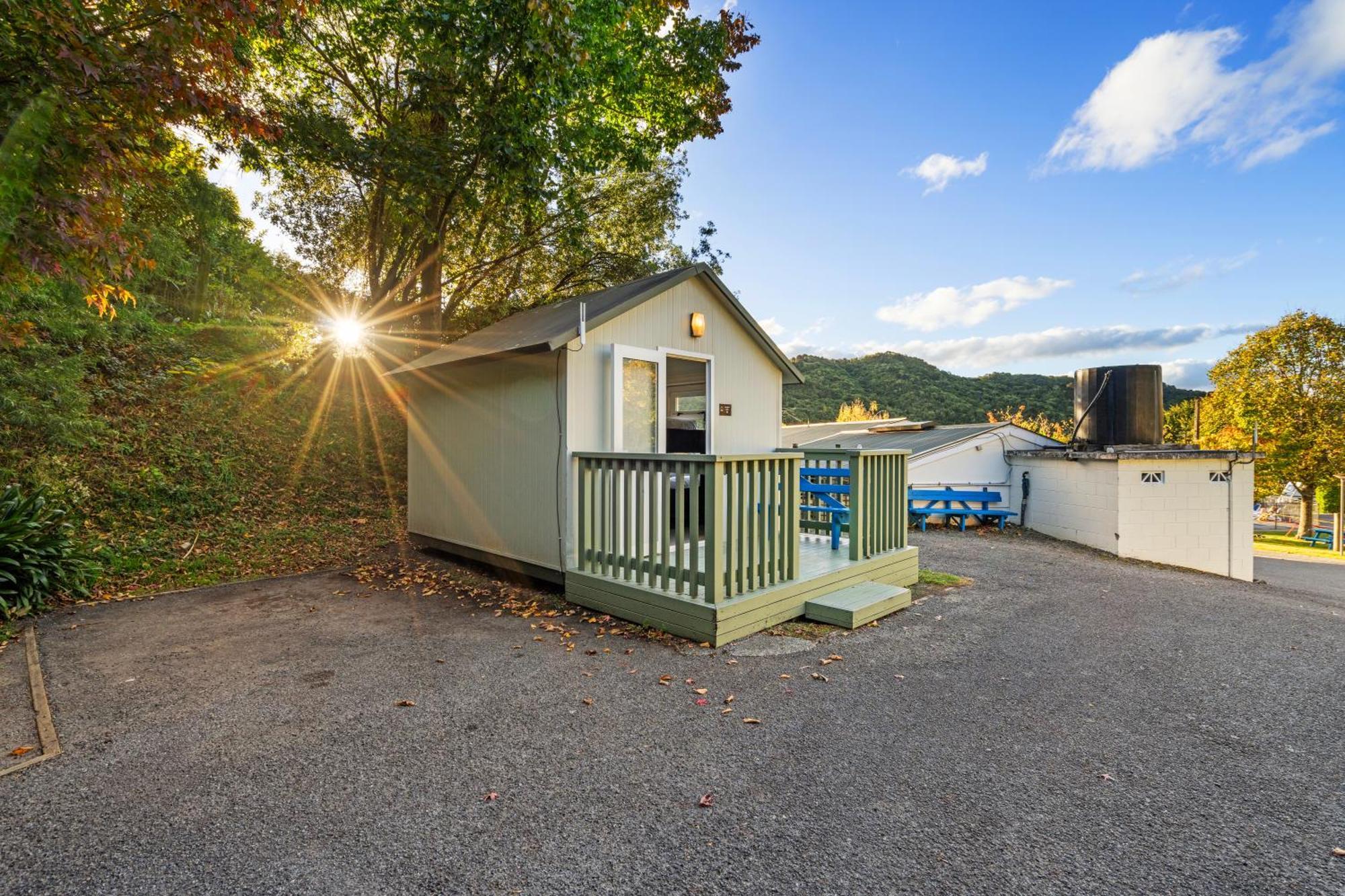 Tasman Holiday Parks Picton Exterior photo A tiny home in New York